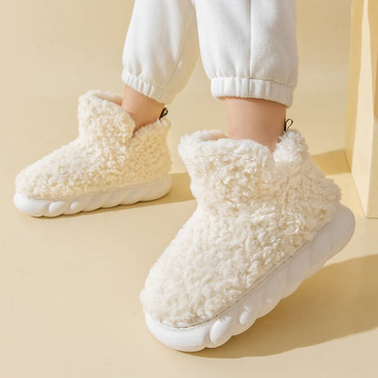 Chaussons cocooning en polaire crème